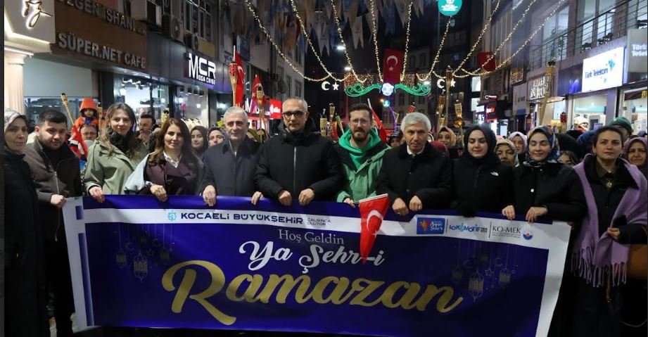 Gebze, Ramazan’a Özel “Fener Alayı” ile Işıl Işıl Oldu