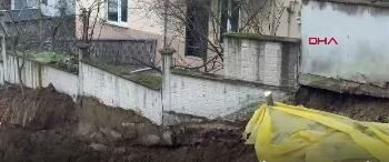 Kocaeli İzmit’te Toprak Kayması: 3 Katlı Binanın Bahçe Duvarı ve Yol Çöktü