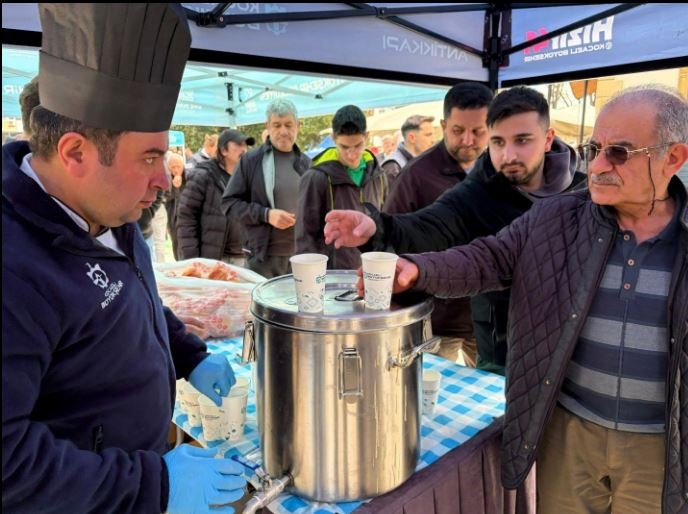 Büyükşehir’den Deprem Şehitleri Anısına Çorba İkramı