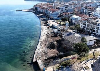 Ulaşlı sahili fırtınaya karşı güçlendiriliyor: Dalga kırıcı setle kalıcı çözüm