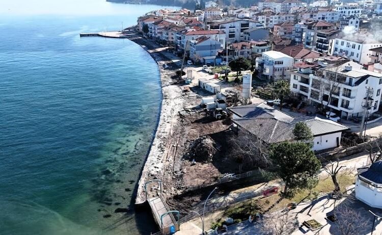 Ulaşlı sahili fırtınaya karşı güçlendiriliyor: Dalga kırıcı setle kalıcı çözüm