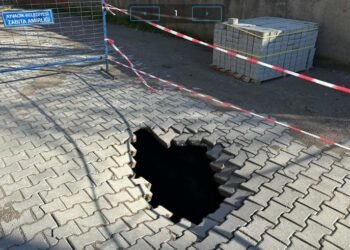 Çanakkale Ayvacık’ta Sağanak Alarmı: Yolun Bir Bölümü Çöktü