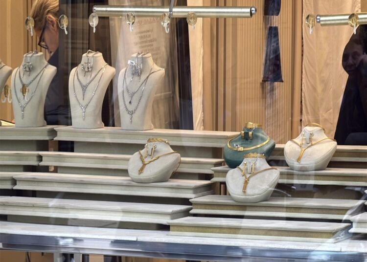 Kepenk kumandasını kopyalayıp 90 saniyede soydular