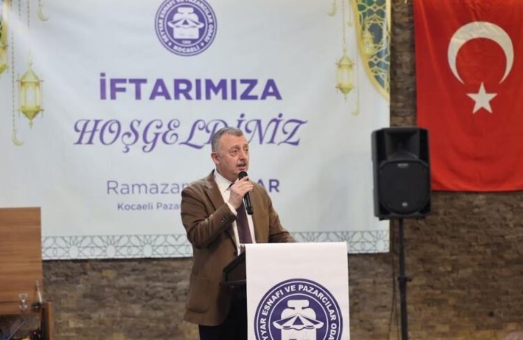 Başkan Büyükakın’ın pazarcı esnafıyla yaptığı iftara yoğun katılım