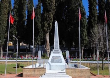 Kocaeli’de şehitliklerde 18 Mart hazırlığı: Büyükşehir’den kapsamlı bakım çalışması