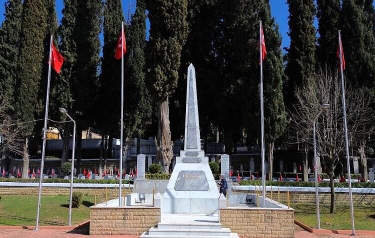 Kocaeli’de şehitliklerde 18 Mart hazırlığı: Büyükşehir’den kapsamlı bakım çalışması