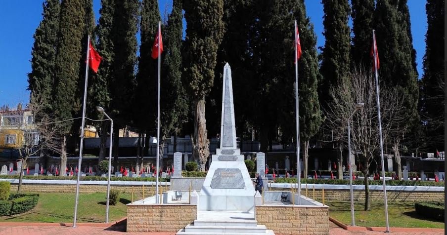 Kocaeli’de şehitliklerde 18 Mart hazırlığı: Büyükşehir’den kapsamlı bakım çalışması