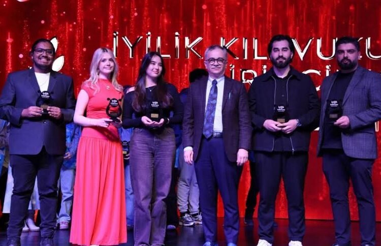 Kocaeli’de İyilik Kılavuzu Yarışması’nda ödüller sahiplerini buldu