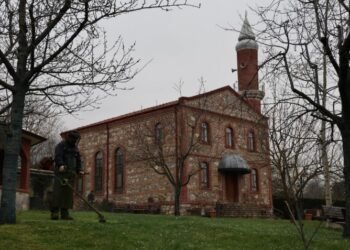 Kartepe’de camiler bayrama hazırlandı