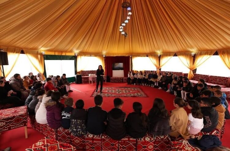 Minik Kitapseverlere Özel Söyleşi ve İmza Günü