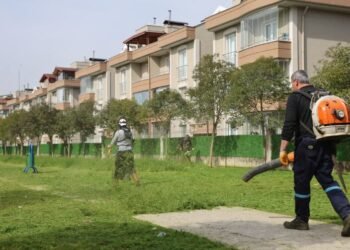 Kartepe’de bahar temizliği başladı: Yabani ot ve dikenler temizleniyor