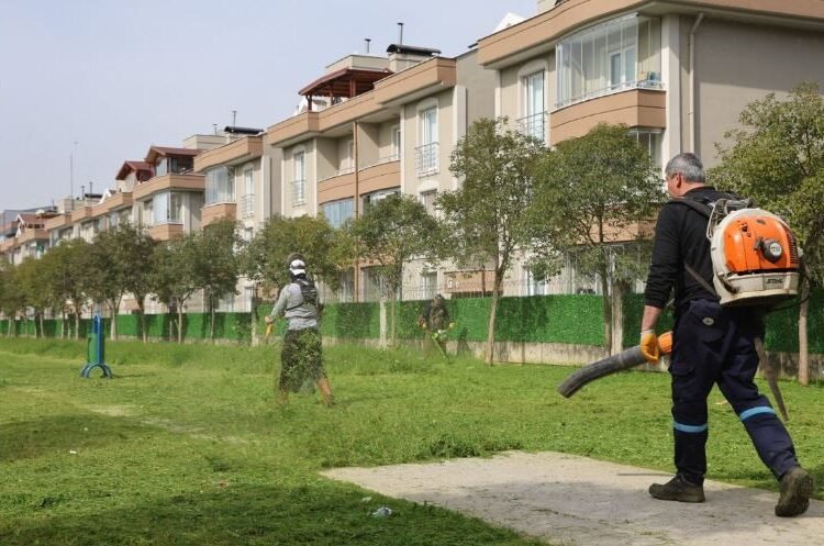 Kartepe’de bahar temizliği başladı: Yabani ot ve dikenler temizleniyor