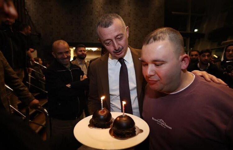 Büyükakın’dan Arif’e doğum günü sürprizi