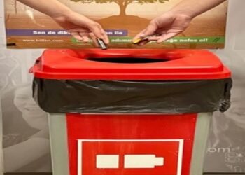 Lise öğrencilerinden çevre bilinci için atık pil toplama hareketi