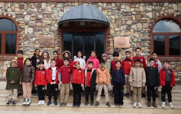 Kartepeli Miniklerden Tarihe Yolculuk