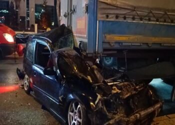 Otomobil TIR’ın altına girdi: 1 kişi ağır yaralandı