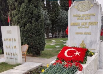 İstiklal Marşı’nın şairi Mehmet Akif Ersoy kabri başında anıldı