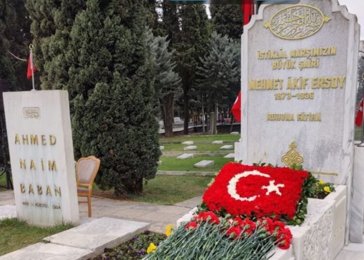 İstiklal Marşı’nın şairi Mehmet Akif Ersoy kabri başında anıldı