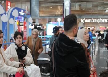 Bayram ve ara tatil birleşince kuyruk oluştu