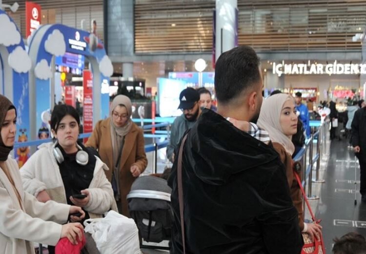 Bayram ve ara tatil birleşince kuyruk oluştu