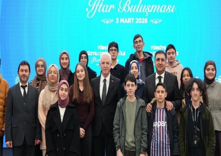 Davut Gül: “Bayram dolayısıyla bu ay 10 bin lira burs vereceğiz”