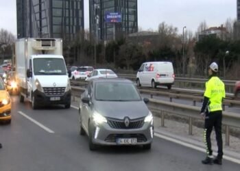 Ümraniye’de dron destekli trafik denetimi: ‘Kaynak’ yapan sürücülere ceza yağdı