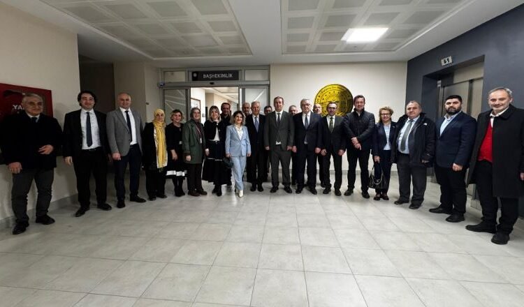 İl Sağlık Müdürü Pehlevan, Gölcük Necati Çelik Devlet Hastanesi’nde iftar programına katıldı