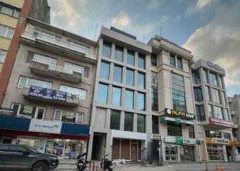 İzmit merkezde kentsel dönüşüm: Yıkılan binaların yerine yenileri yapılıyor