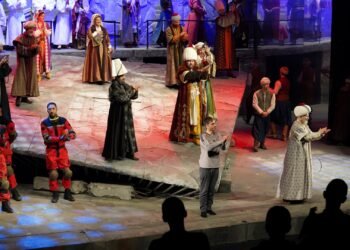 Sinan Basaksehirde kapali gise oynadi 1