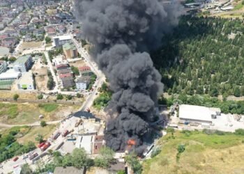 kocaeli de boya fabrikasinda cikan yanginda 1 5 20028043 amp