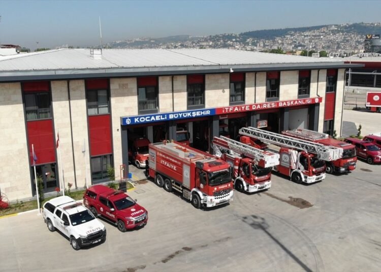 kocaeli de itfaiye ekipleri olasi yanginlara 20011859 amp 2