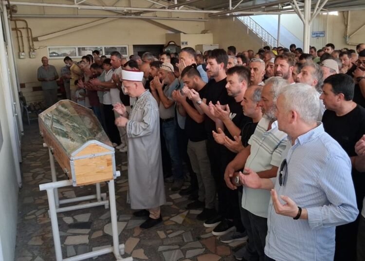 kocaeli de yegeni tarafindan bicakla oldurule 20038514 amp